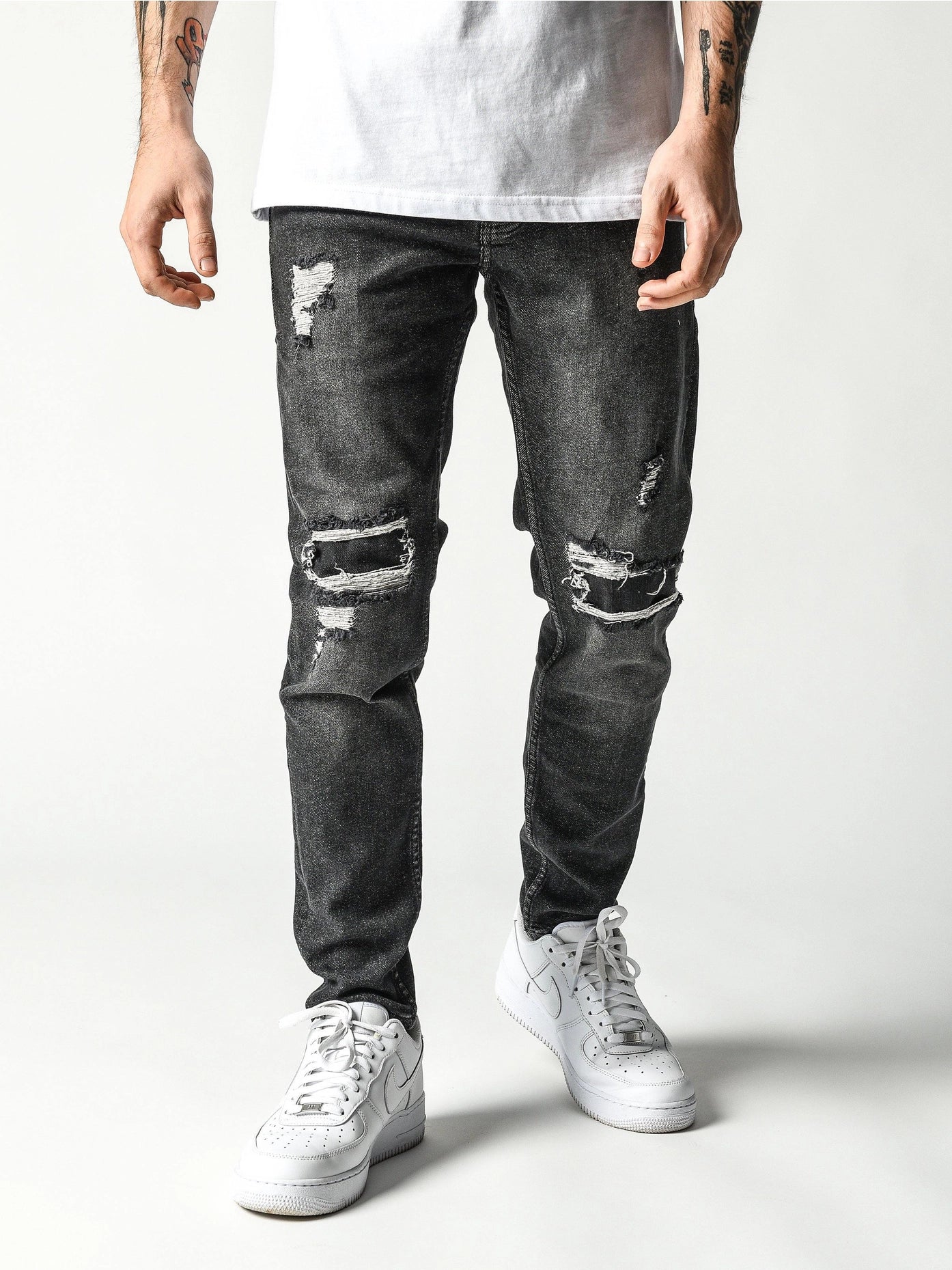 NO KNEES BLACK JEANS